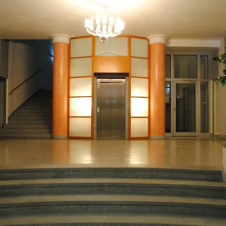 Centrum + Parking I. דירה *
